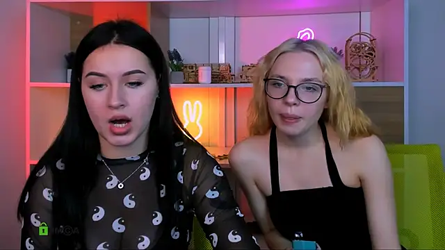 Snapshot of vivy_star1 chatting on 15, 11, 2025 vivy star1 online show from 15, 11, 2025