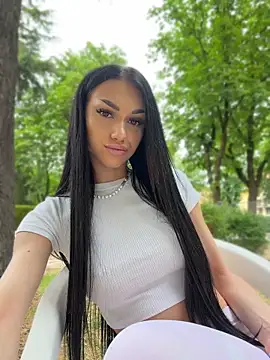 Snapshot of ilariea_girl chatting on 8, 5, 2026 ilariea girl online show from 8, 5, 2026