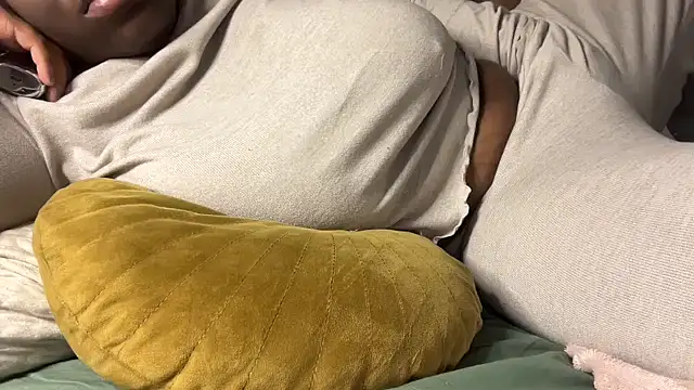 nanaisbackk online show from 27, 10, 2025