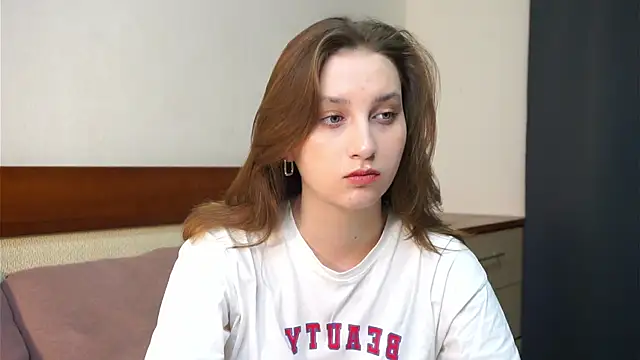 Snapshot of AshleyCristina chatting on 6, 10, 2025 AshleyCristina online show from 6, 10, 2025