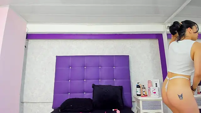 LeaMoreau22 online show from 14, 10, 2025