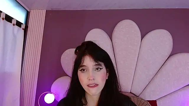 Snapshot of MeganR_ chatting on 4, 5, 2026 MeganR online show from 4, 5, 2026