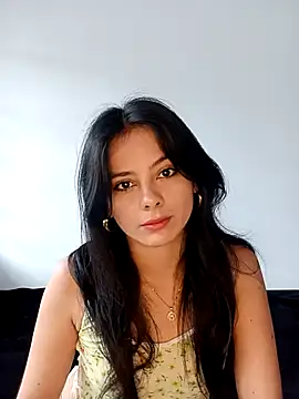 Snapshot of SaraMistick chatting on 8, 10, 2025 SaraMistick online show from 8, 10, 2025