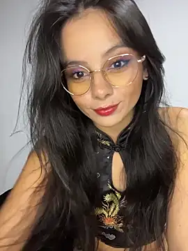 Snapshot of SaraMistick chatting on 21, 11, 2025 SaraMistick online show from 21, 11, 2025