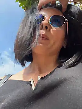 Snapshot of SaraMistick chatting on 18, 12, 2025 SaraMistick online show from 18, 12, 2025