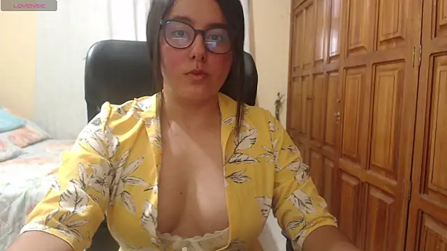 Snapshot of Venus_cat_ chatting on 24, 6, 2026 Venus cat online show from 24, 6, 2026