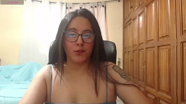 Snapshot of Venus_cat_ chatting on 25, 6, 2026 Venus cat online show from 25, 6, 2026