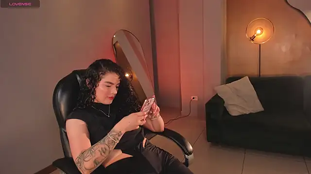 KylieJenkins online show from 16, 12, 2025