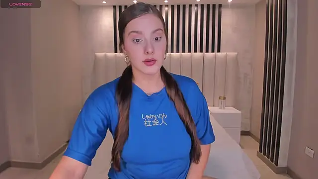 ZoeyWalker  online show from 8, 11, 2025