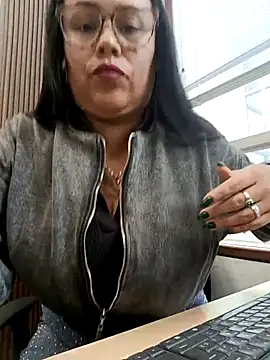 Italia 12 online show from 13, 11, 2025