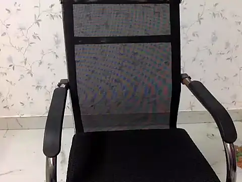 Snapshot of shiny-krisha chatting on 6, 10, 2025 shiny-krisha online show from 6, 10, 2025