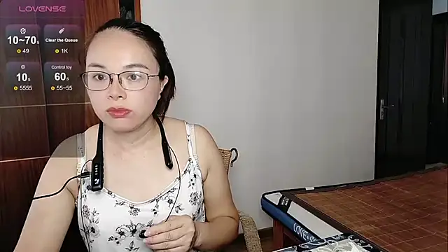 Snapshot of yueliang-166 chatting on 9, 10, 2025 yueliang-166 online show from 9, 10, 2025