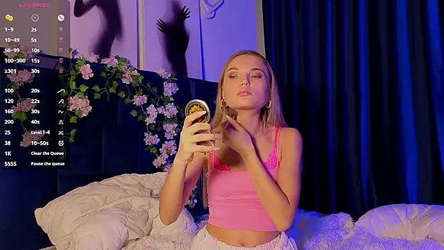 JulieLupo online show from 29, 10, 2025