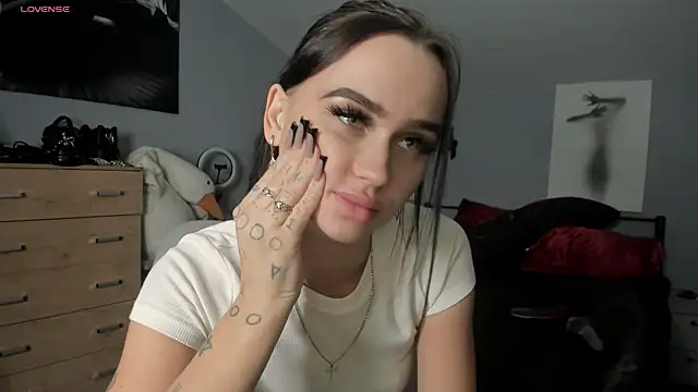 Lisa  Johnson online show from 31, 10, 2025