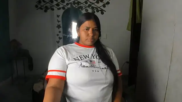 Snapshot of Ebony_luna chatting on 1, 7, 2026 Ebony luna online show from 1, 7, 2026