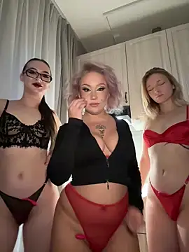 RollDolls online show from 21, 12, 2025