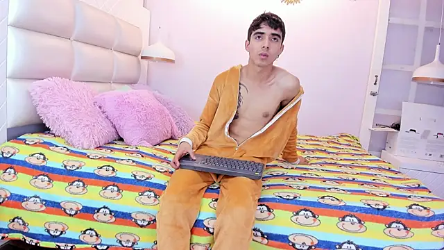 Hottie Guy online show from 15, 10, 2025