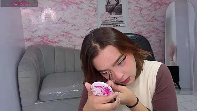 mia foster t online show from 14, 2, 2026