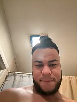 familia0210 online show from 4, 10, 2025