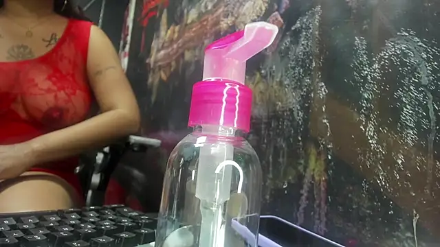 Snapshot of LuisaMonaco chatting on 15, 10, 2025 LuisaMonaco online show from 15, 10, 2025