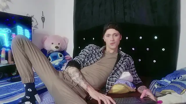 Tyler cat online show from 16, 12, 2025