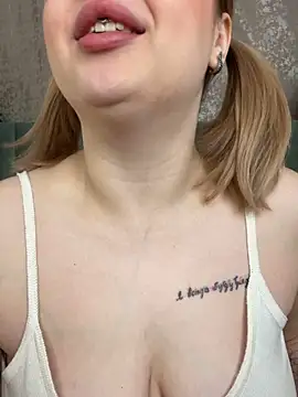 KellyMoors online show from 10, 10, 2025