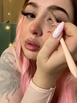 KellyMoors online show from 8, 11, 2025