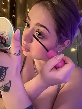 KellyMoors online show from 18, 12, 2025