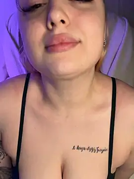 KellyMoors online show from 20, 4, 2026