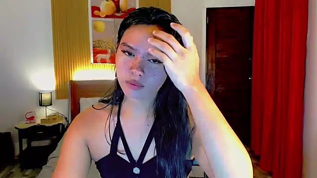 Snapshot of fallinLunaxX chatting on 8, 10, 2025 fallinLunaxX online show from 8, 10, 2025
