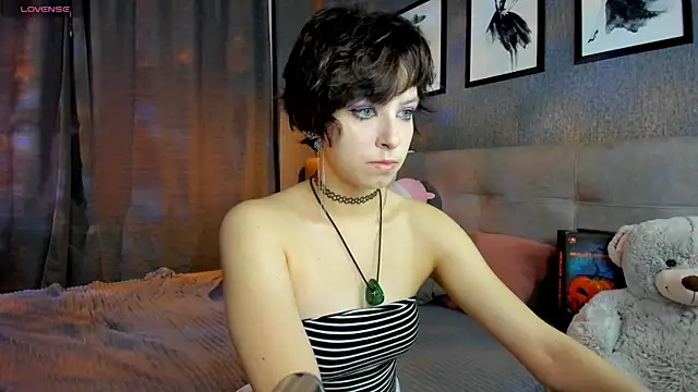 Sara Frayer online show from 28, 10, 2025