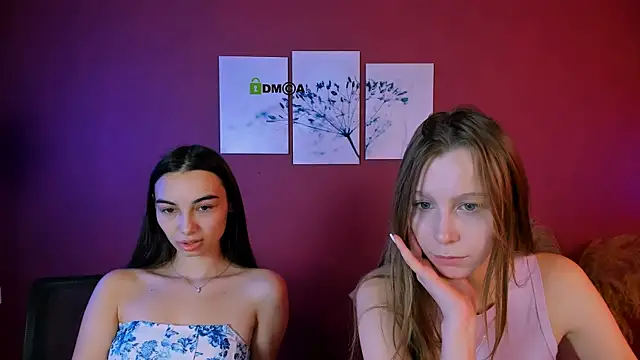 esme moore  online show from 28, 10, 2025