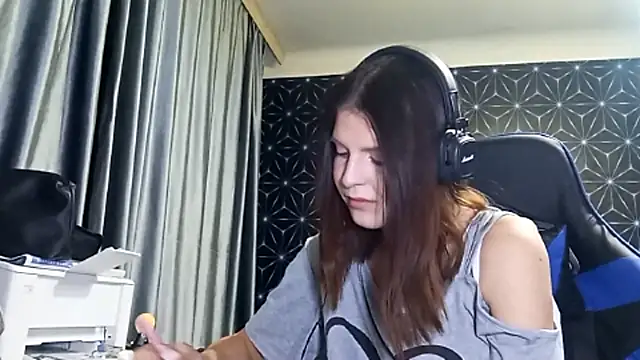 Snapshot of LissaKradfer chatting on 7, 10, 2025 LissaKradfer online show from 7, 10, 2025