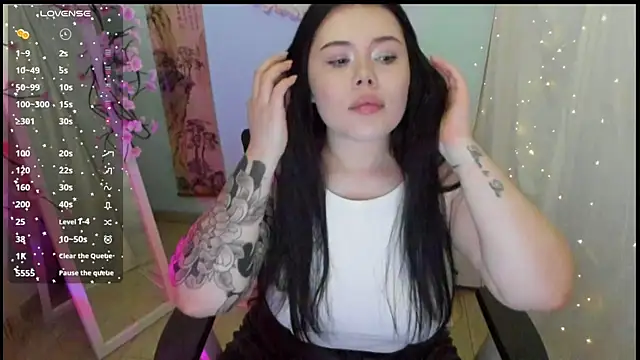 Mona Esty online show from 9, 4, 2026