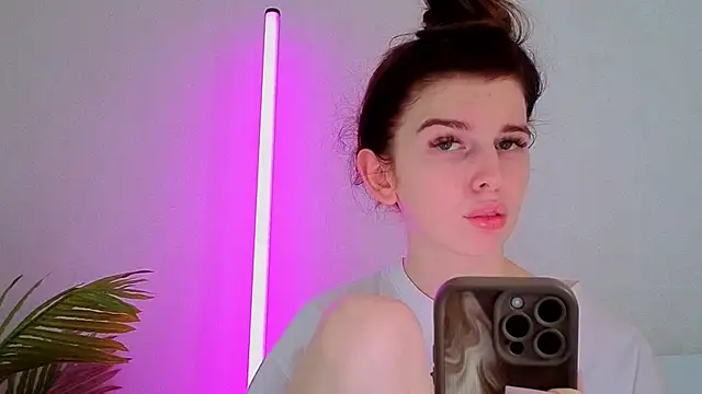 Snapshot of Victoria_Pass chatting on 13, 10, 2025 Victoria Pass online show from 13, 10, 2025