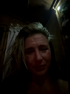 Snapshot of MimiMaee chatting on 5, 10, 2025 MimiMaee online show from 5, 10, 2025