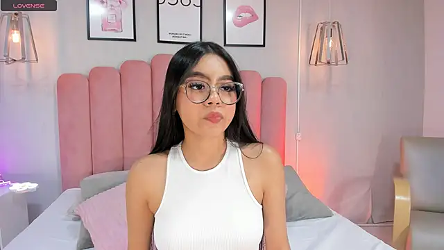 mara swan  online show from 18, 10, 2025