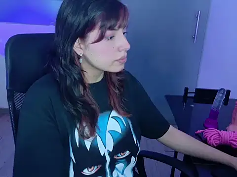 Violetta Swett  online show from 15, 11, 2025