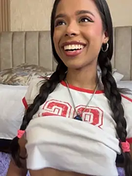 Snapshot of naomi_hill1 chatting on 24, 4, 2026 naomi hill1 online show from 24, 4, 2026