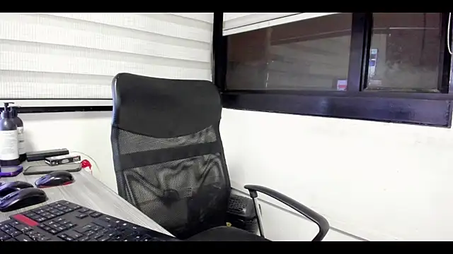 Xander Taylor  online show from 24, 10, 2025