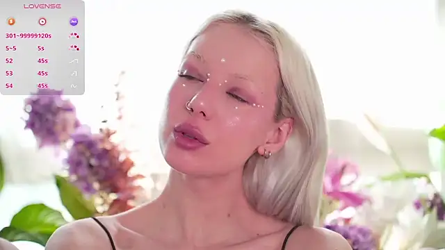 Snapshot of RanyThomson chatting on 29, 10, 2025 RanyThomson online show from 29, 10, 2025