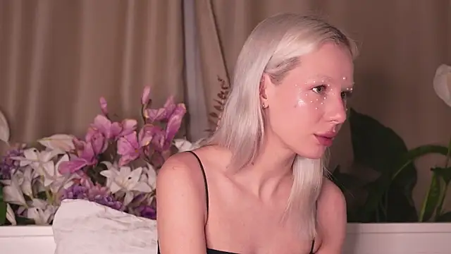 Snapshot of RanyThomson chatting on 2, 11, 2025 RanyThomson online show from 2, 11, 2025