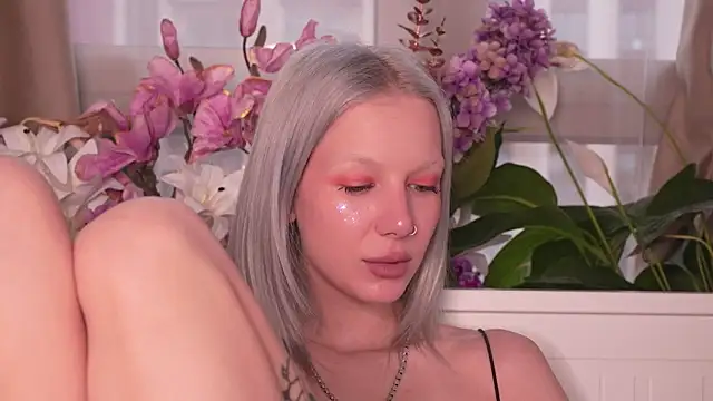 Snapshot of RanyThomson chatting on 10, 11, 2025 RanyThomson online show from 10, 11, 2025