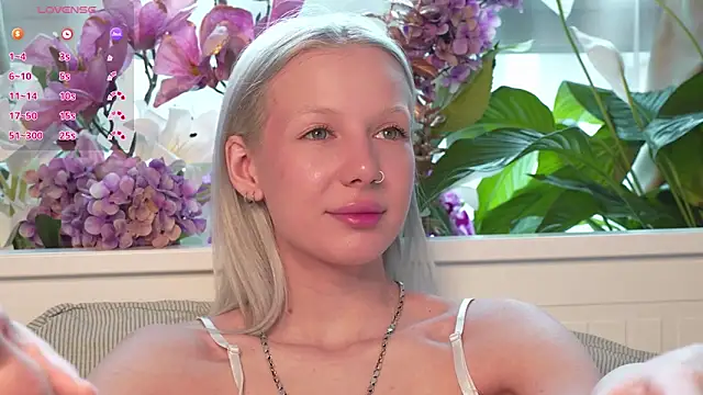 Snapshot of RanyThomson chatting on 14, 11, 2025 RanyThomson online show from 14, 11, 2025