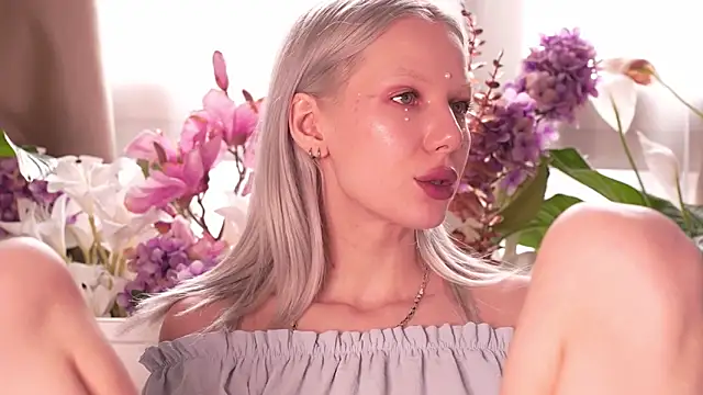 Snapshot of RanyThomson chatting on 15, 11, 2025 RanyThomson online show from 15, 11, 2025