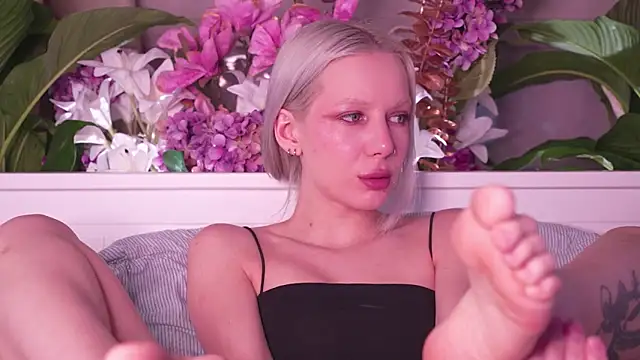 Snapshot of RanyThomson chatting on 23, 11, 2025 RanyThomson online show from 23, 11, 2025