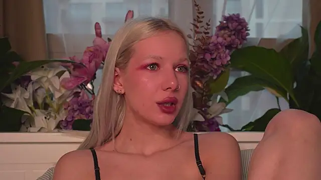 Snapshot of RanyThomson chatting on 29, 11, 2025 RanyThomson online show from 29, 11, 2025