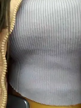 Snapshot of Lesli_14 chatting on 17, 11, 2025 Lesli 14 online show from 17, 11, 2025