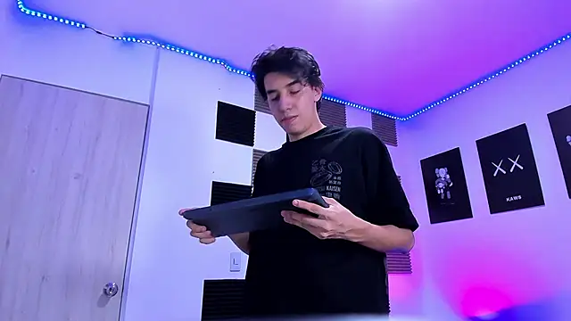 jeycobb online show from 8, 4, 2026