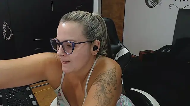 perlagoloza05 online show from 11, 11, 2025